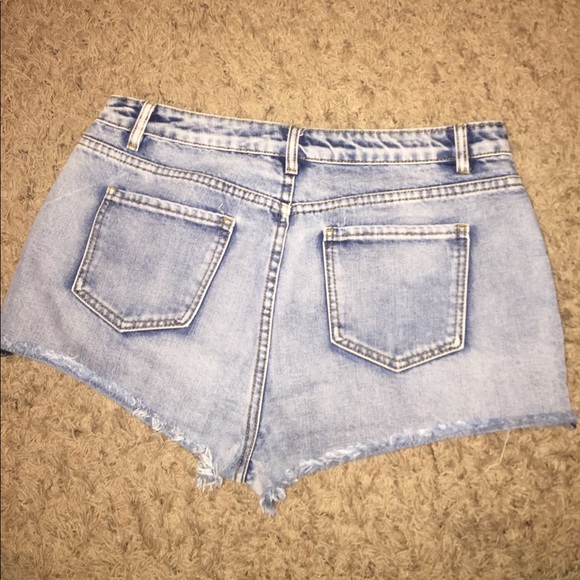 Embroidered jean shorts!💕 - Picture 3 of 4