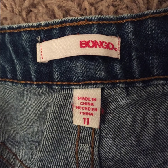 Embroidered jean shorts!💕 - Picture 4 of 4