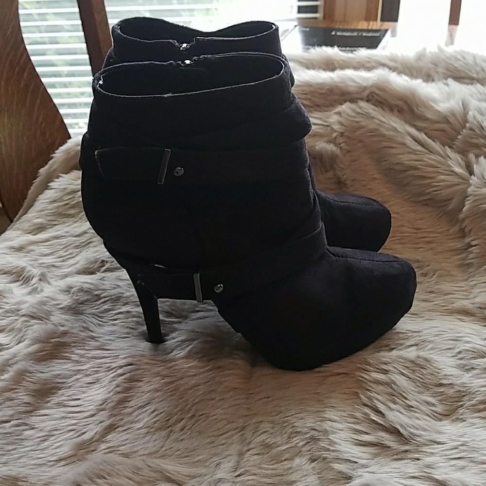 black ankle heel boots