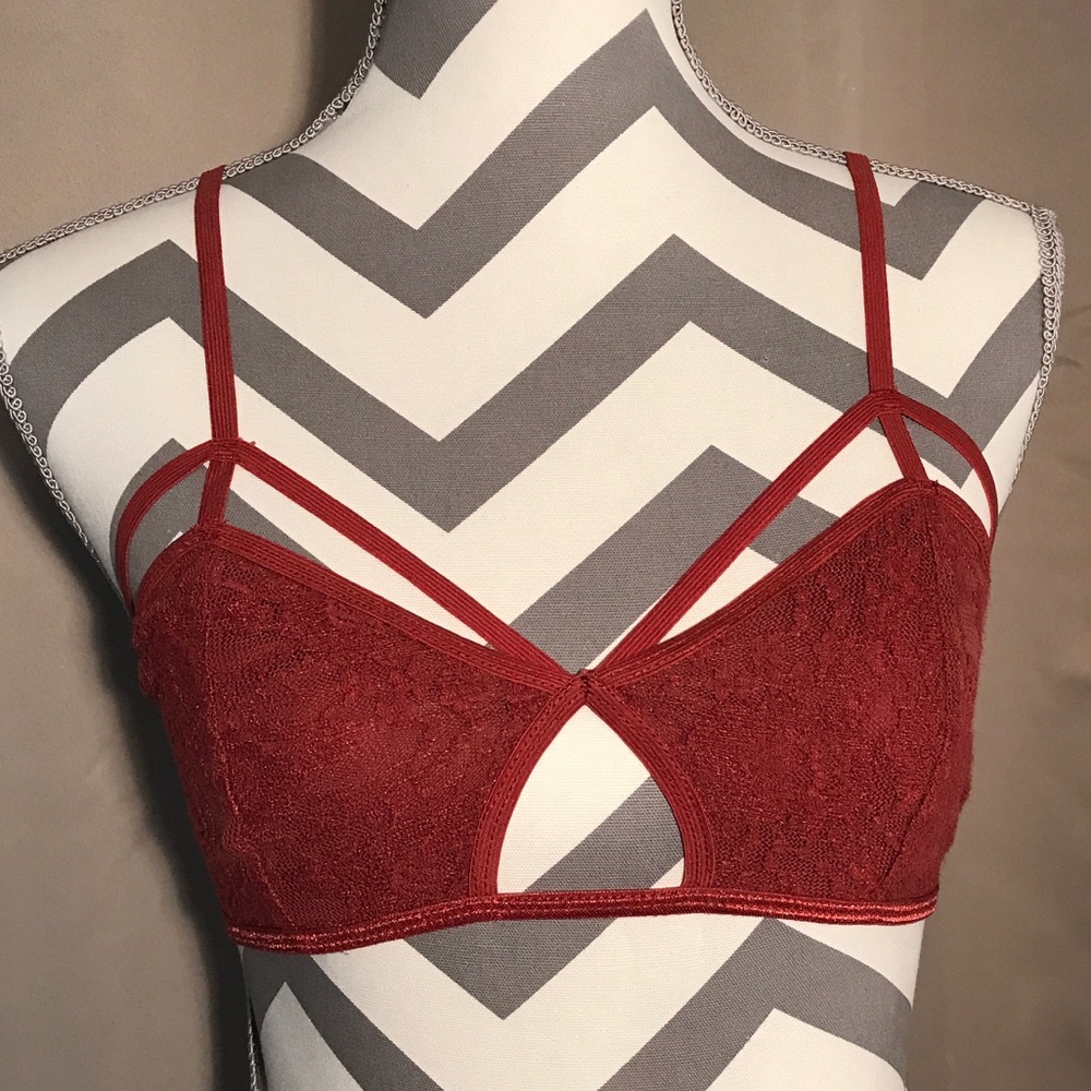 Sexy bralette with back hooks and adjustable strap