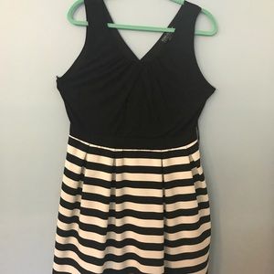Forever21 plus black & white crisscross back dress