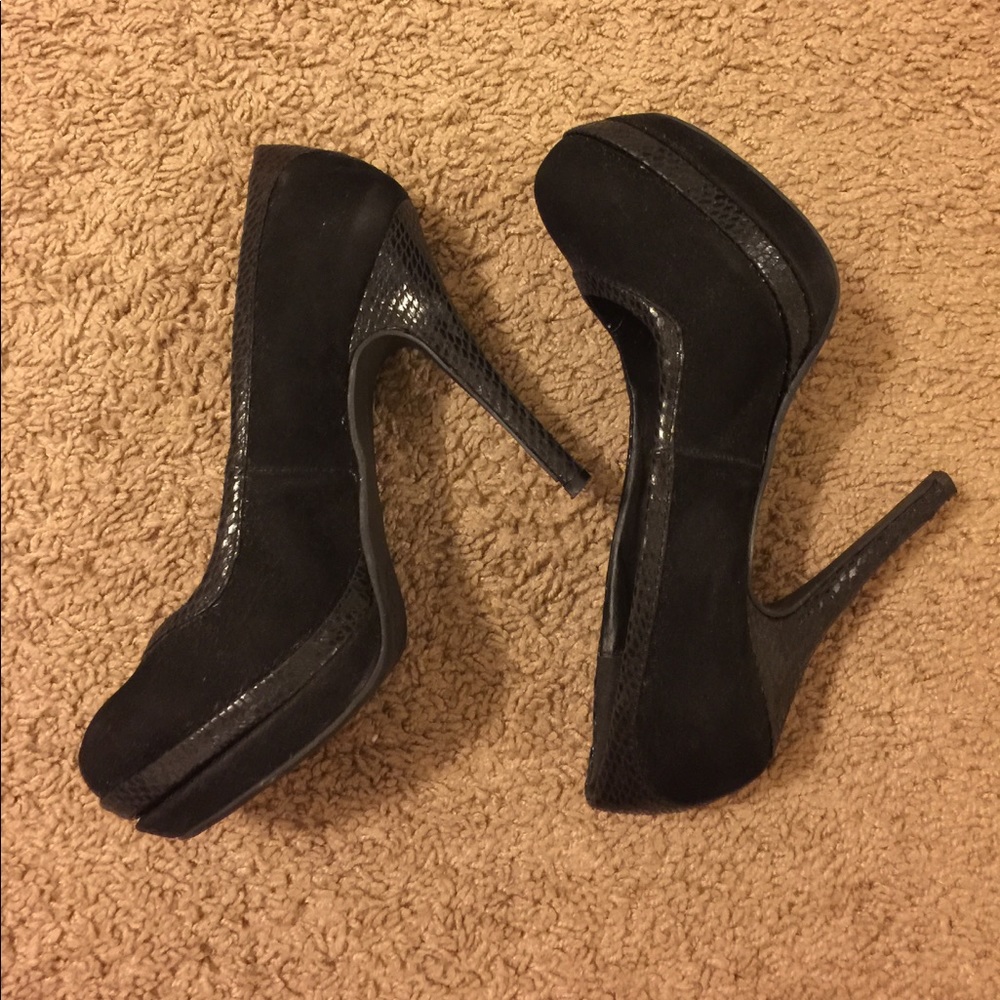Baby Phat black pumps