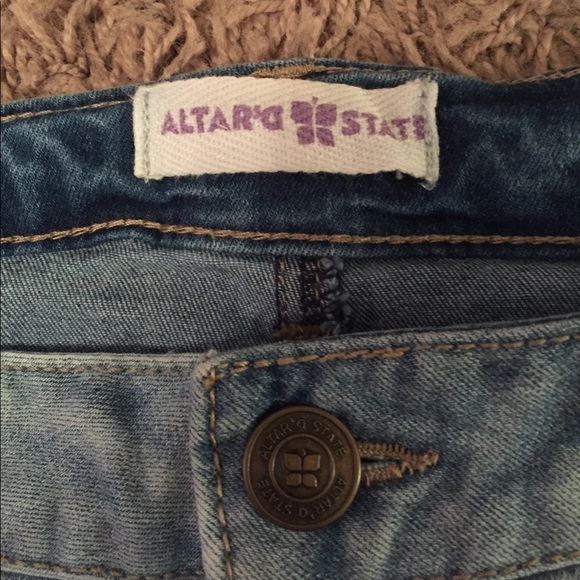 Shorts with floral embroidery on pockets💕 - Picture 2 of 4