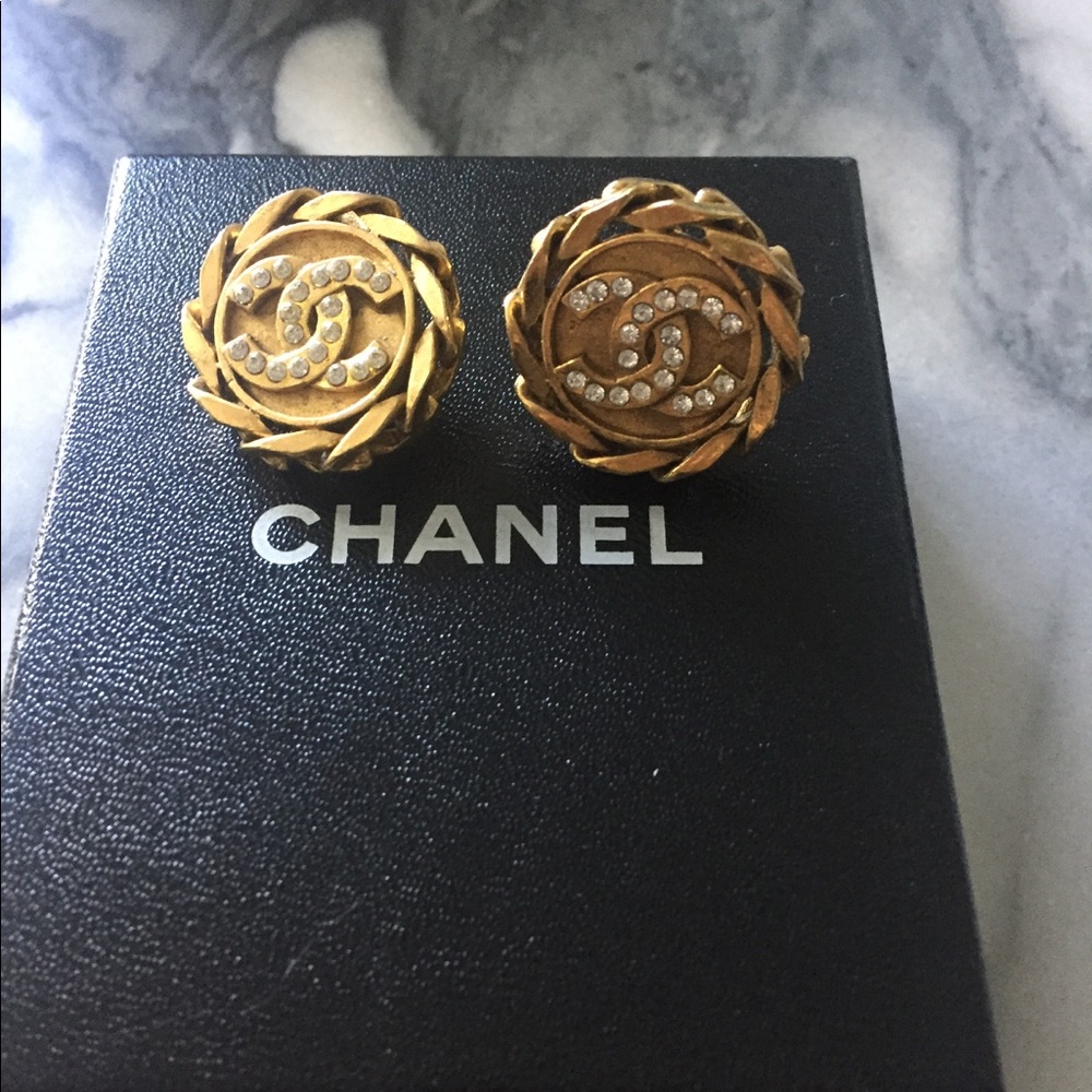 Vintage chanel clip on earrings *authentic*
