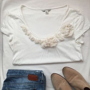 Banana Republic White V-Neck Tee with Rosettes Banana Republic White V-Neck Tee with Rosettes