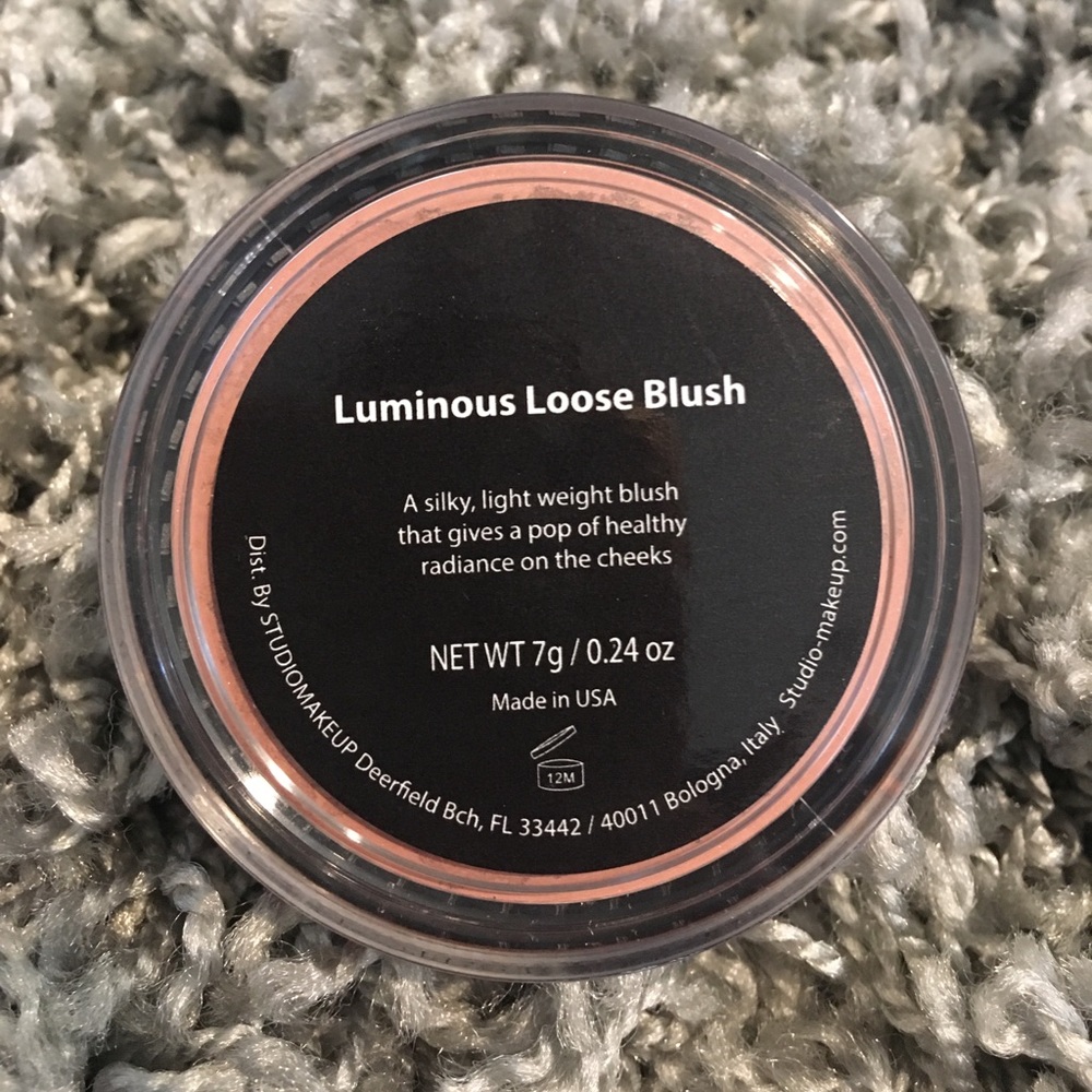 Luminous Loose blush by studio makeup Boxycharm