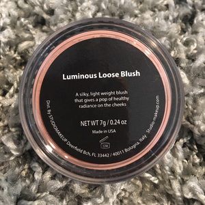 Luminous Loose blush by studio makeup Boxycharm
