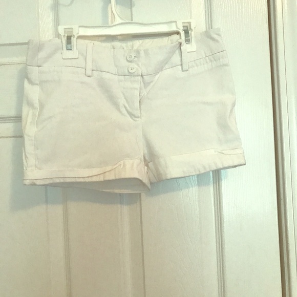 White shorts - Picture 1 of 2