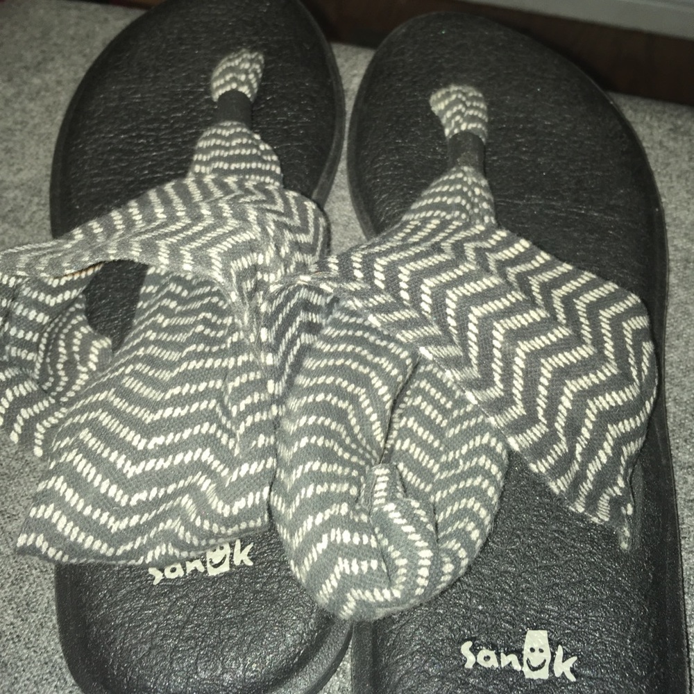 Sanuks yoga mat thong