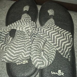 Sanuks yoga mat thong