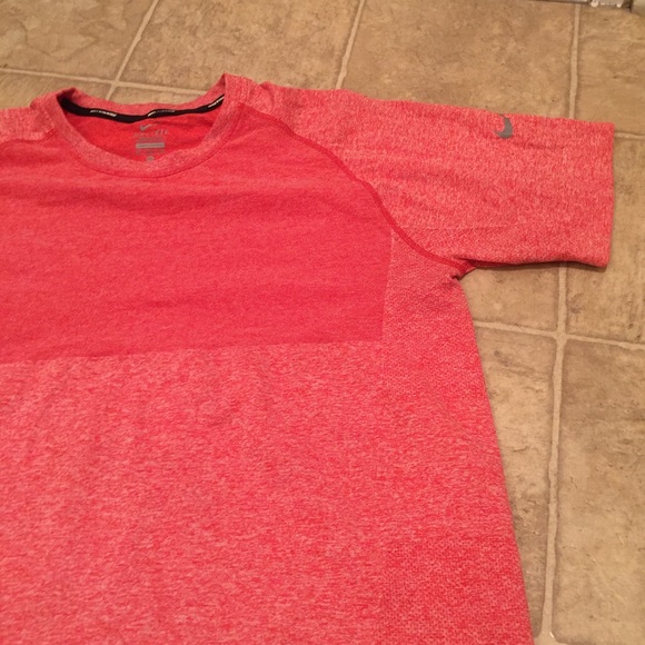 Men's Nike Running Tee - Picture 2 of 8
