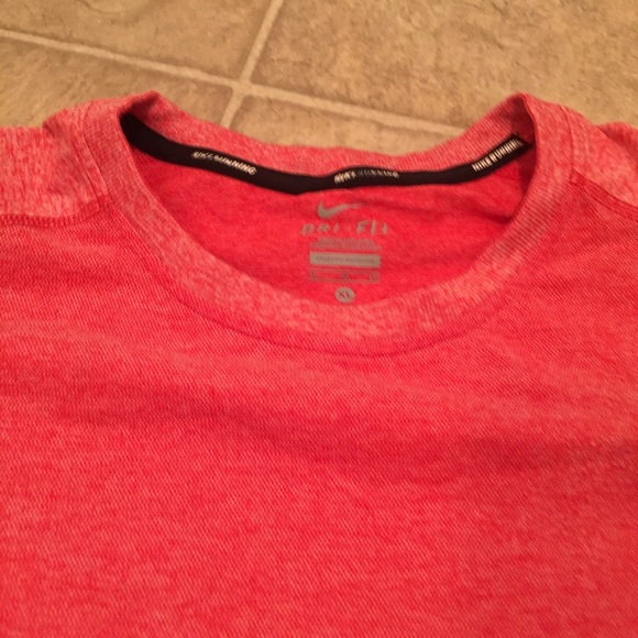 Men's Nike Running Tee - Picture 3 of 8