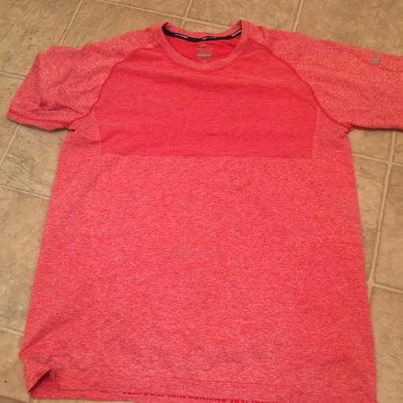 Men's Nike Running Tee - Picture 5 of 8