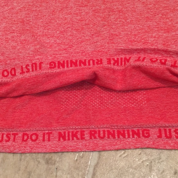 Men's Nike Running Tee - Picture 7 of 8