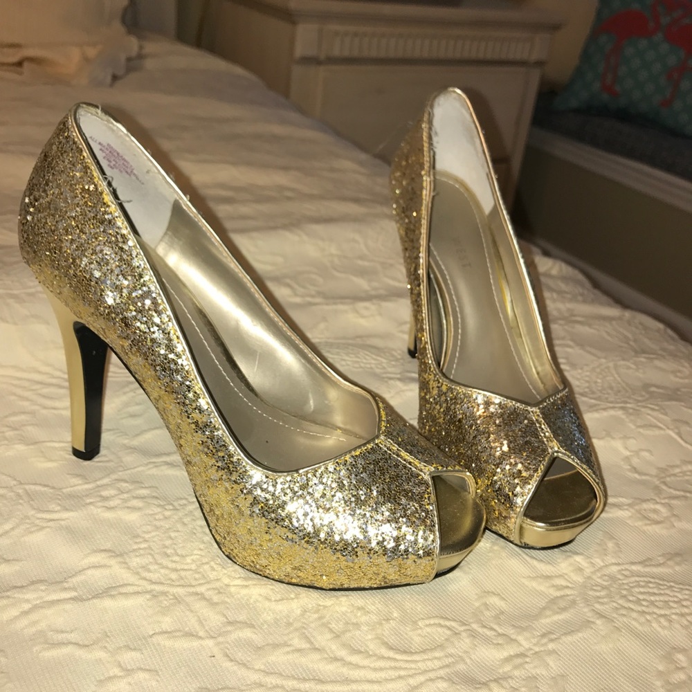 Nine West Gold NWOT glitter open toe heels