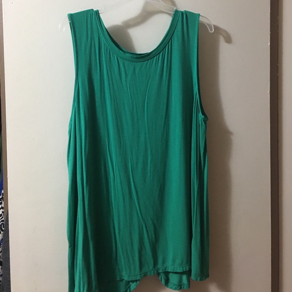 Old Navy Tank slit in back