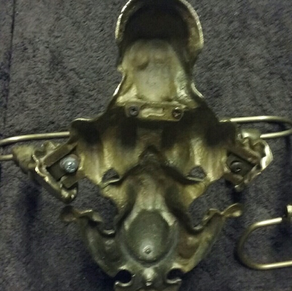 Brass Maiden towel racks - Picture 3 of 3