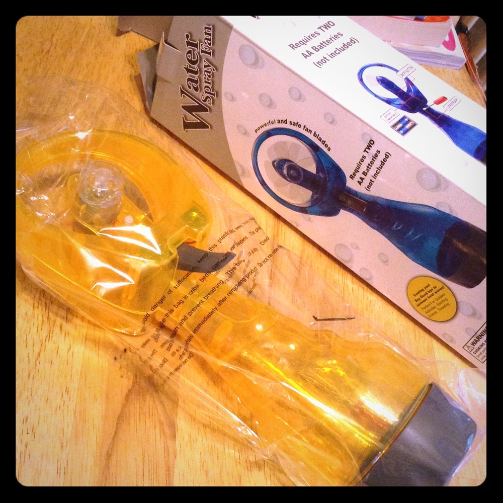 Water Spray Fan, Yellow, New