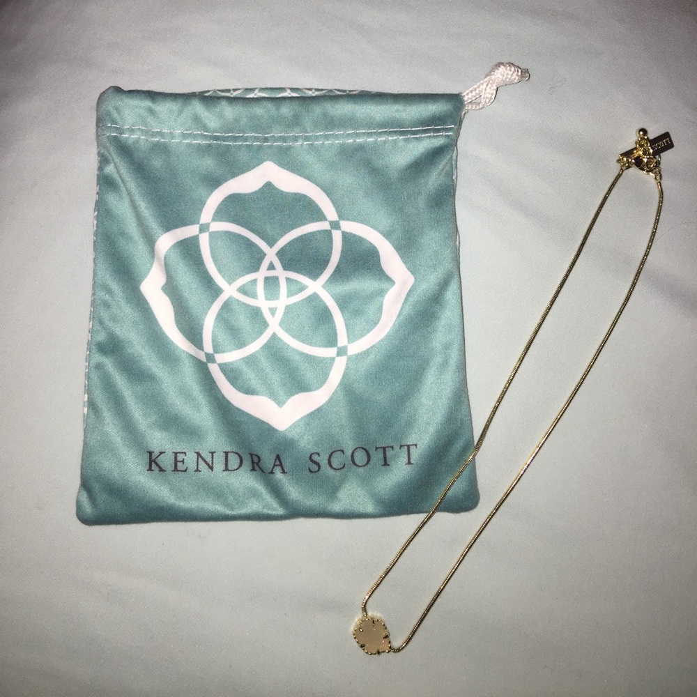 Kendra Scott necklace