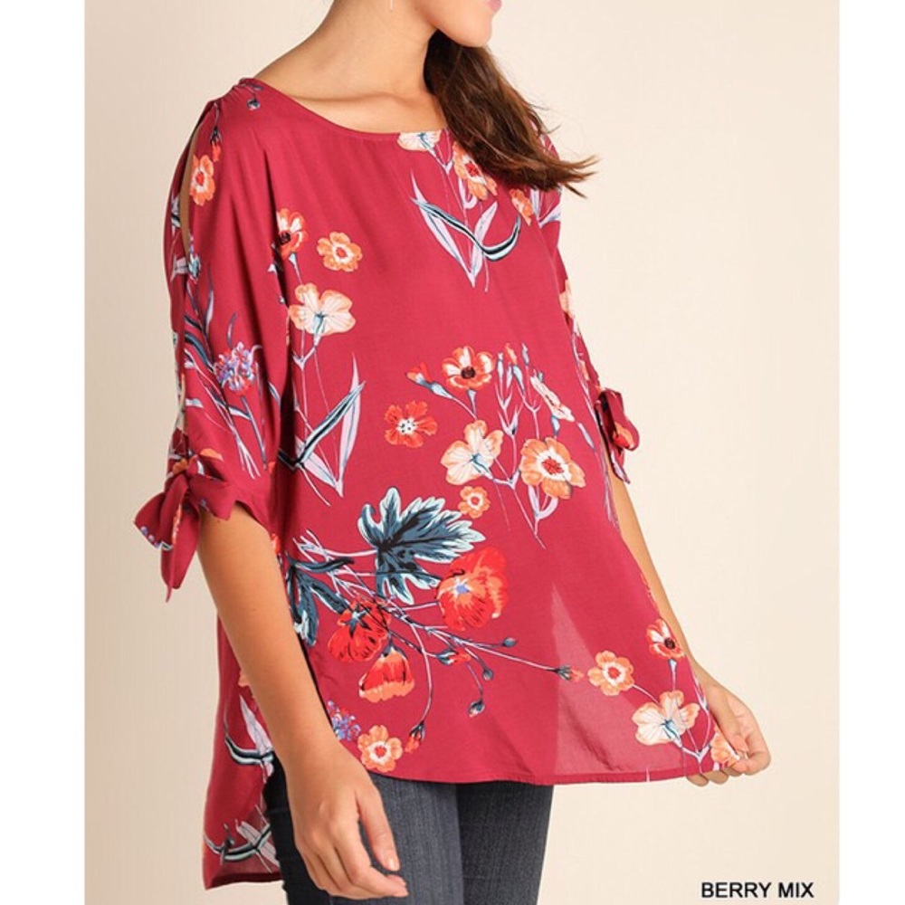 🆕 Burgundy floral print top w cut out sleeves - Picture 3 of 3