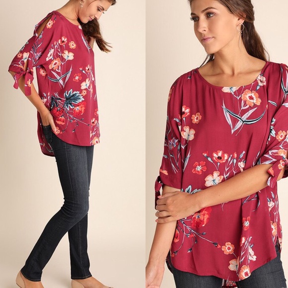 Pink Peplum Boutique Tops - 🆕 Burgundy floral print top w cut out sleeves
