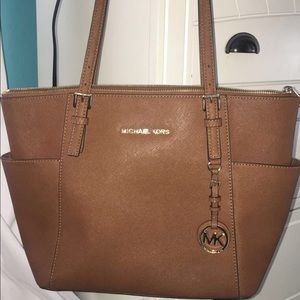 medium tan/brown Michael Kors tote bag
