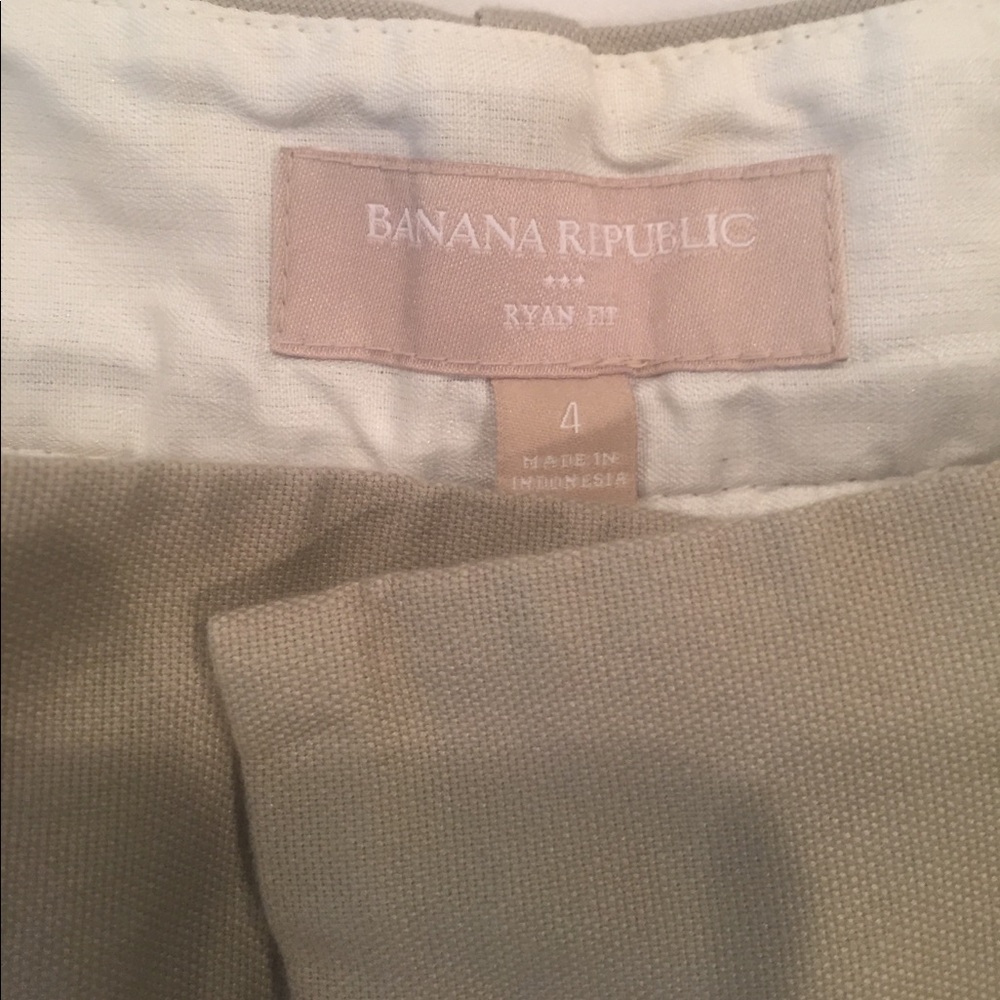 Banana Republic khaki shorts size 4 - Picture 2 of 3