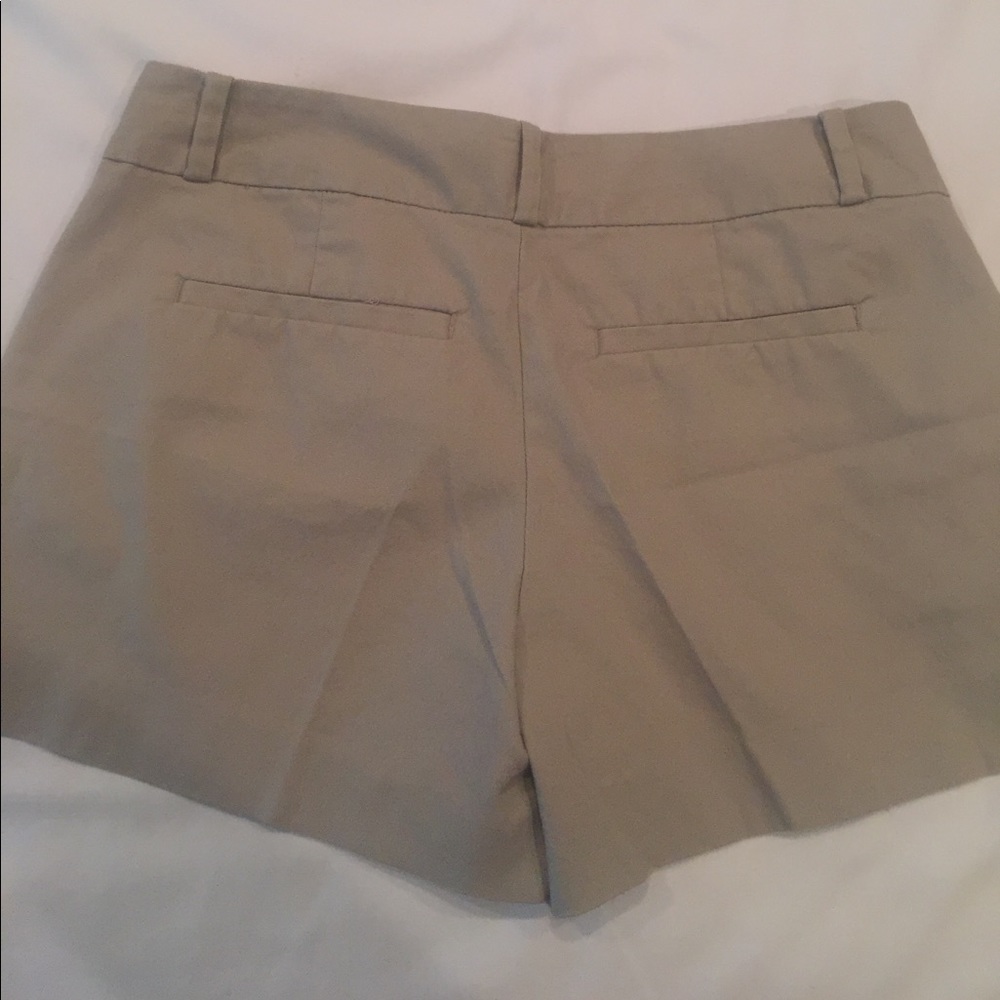 Banana Republic khaki shorts size 4 - Picture 3 of 3