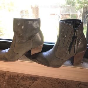 🍂🍁FALL IS UPON US/ANKLE BOOTS 🍁🍂