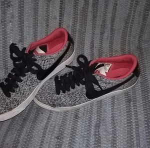 Women's Nike sneakers
