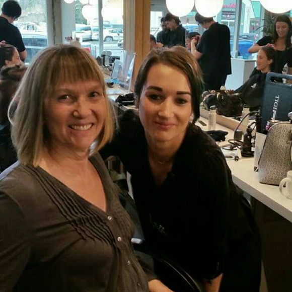 Meet your Posher, Vickie - Picture 4 of 6