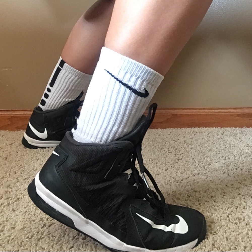 NIKE AIRMAX STUTTER STEP 2 BASKETBALL SHOES