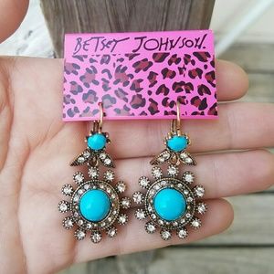 Dangling daisy flower boho earrings Betsey Johnson Dangling daisy flower boho earrings Betsey Johnson