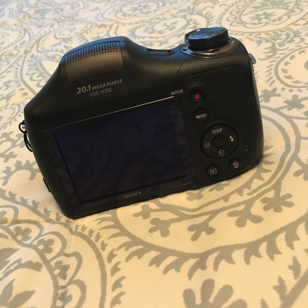 Brand new SONY digital camera, 20.1 megapixels.