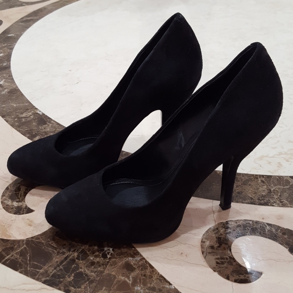 Black suede pumps size 9