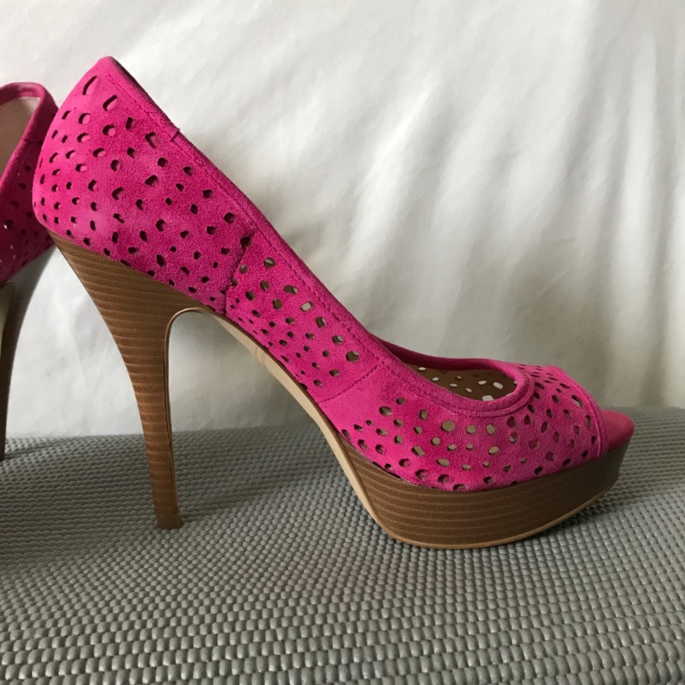 Shoes - Picture 4 of 4