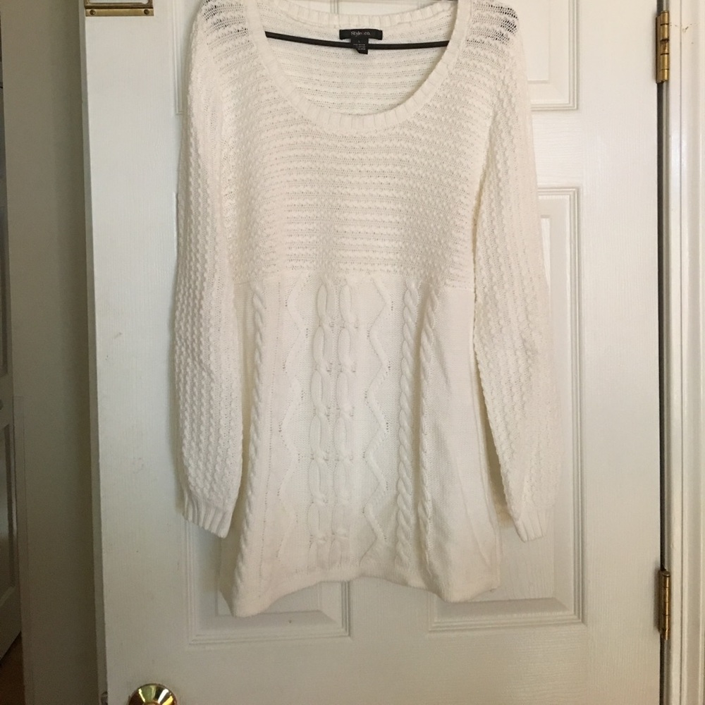 Sweater great to wear with leggings