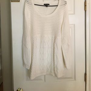 Sweater great to wear with leggings
