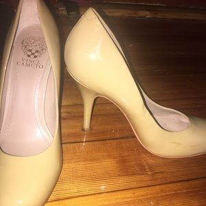 Vince Camuto heels SIZE 9 ((fits 8.5 foot))