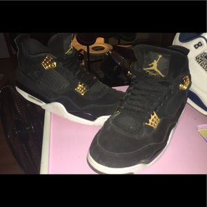 Jordan retro 4 royalty