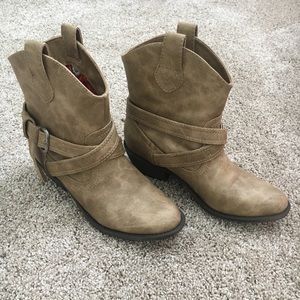 Light brown shorties