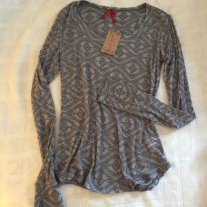 NWT Red Camel Grey Top w/ thumb hole sleeves