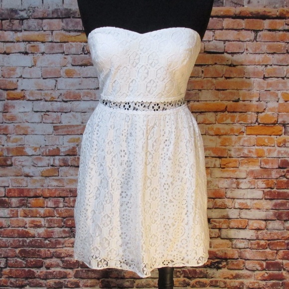 Lilly Pulitzer Dresses & Skirts - Lilly Pulitzer White Lace Dress