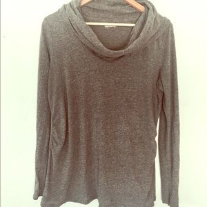 🤰🏻 Gap Maternity Gray Cowl Neck Turtleneck
