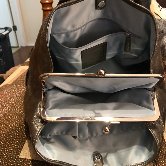 Fall Of 2010 Coach "Gun Metal" Patent Kisslock - Picture 6 of 6