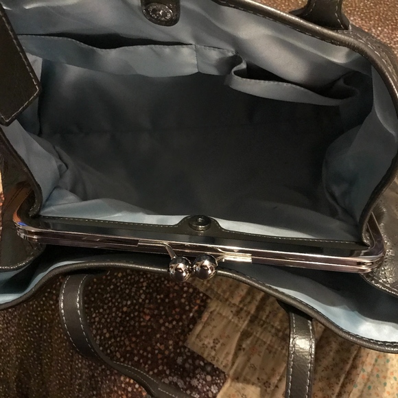 Fall Of 2010 Coach "Gun Metal" Patent Kisslock - Picture 5 of 6