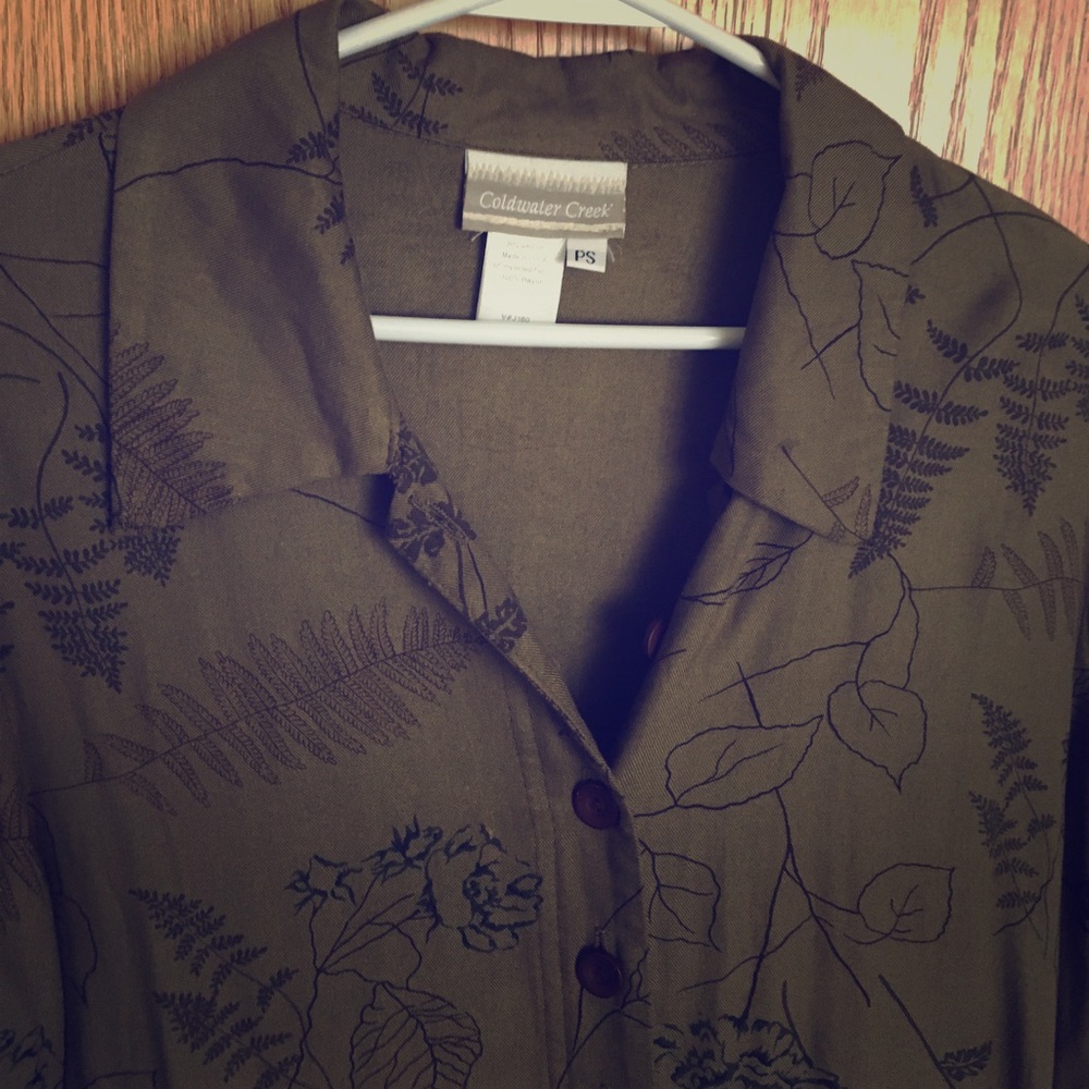 Adorable 100% rayon Coldwater creek top