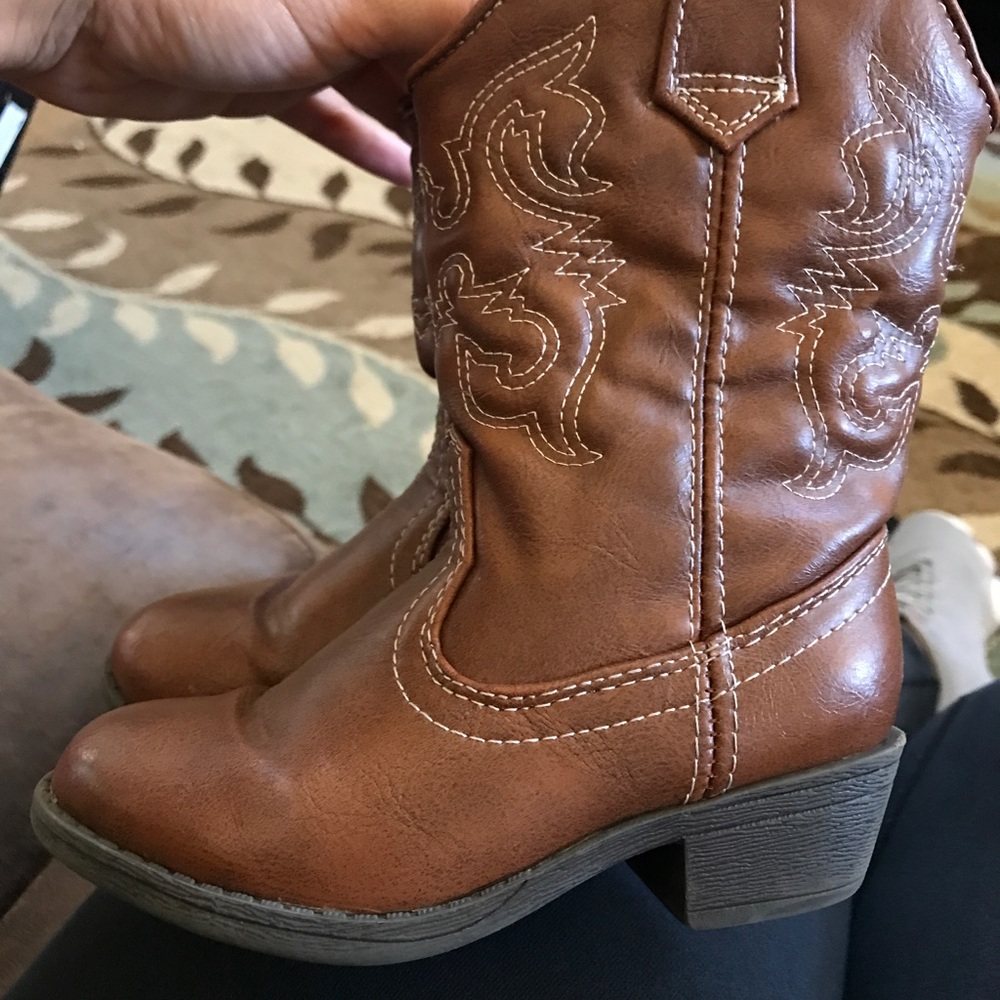 Girls boots