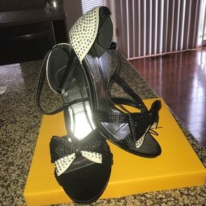 Open toe shoes