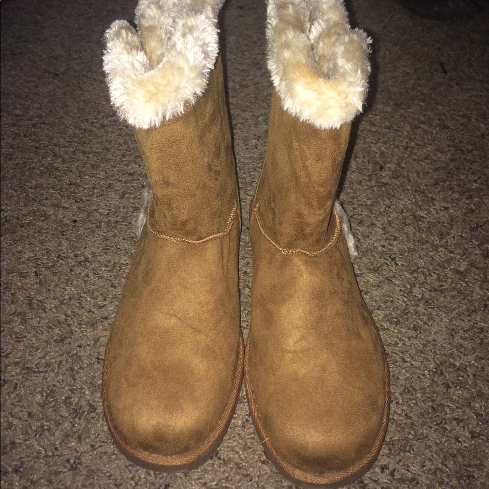Winter ugg style boots size 9